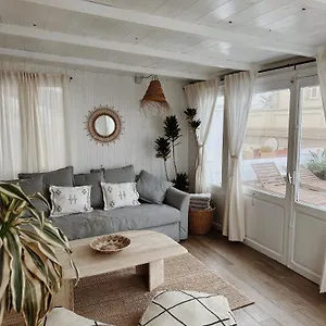 Apartment Cool Loft In The Old Town With Rooftop Terrace And Fireplace, Tarifa